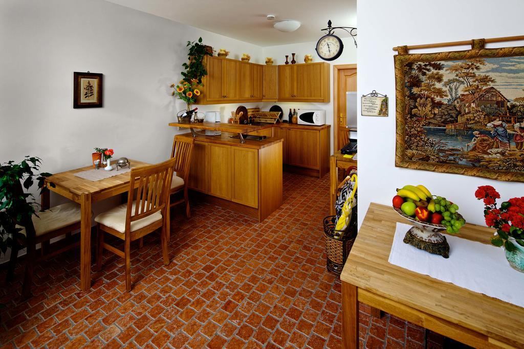 Gastehaus Samira Hotel Purbach am Neusiedler See Esterno foto